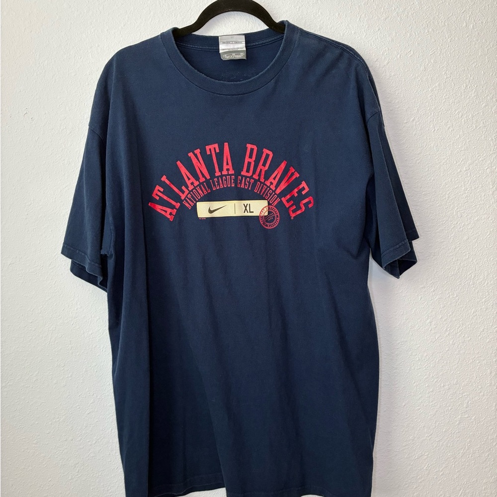 Nike Navy Atlanta Braves Graphic Short Sleeve Tee with Red Logo